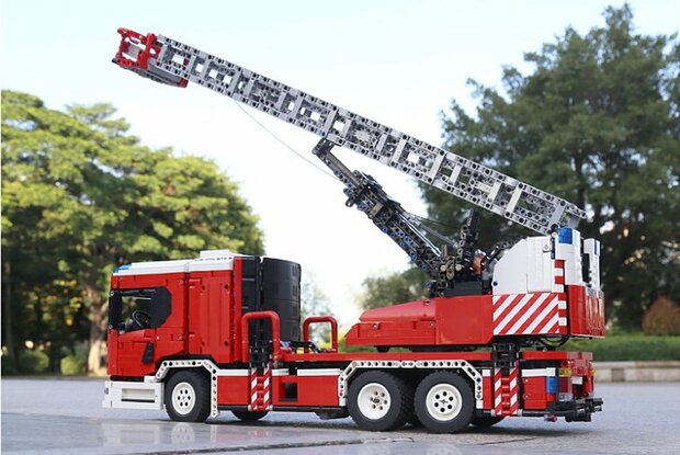 Mould King 17022 Brandweerauto