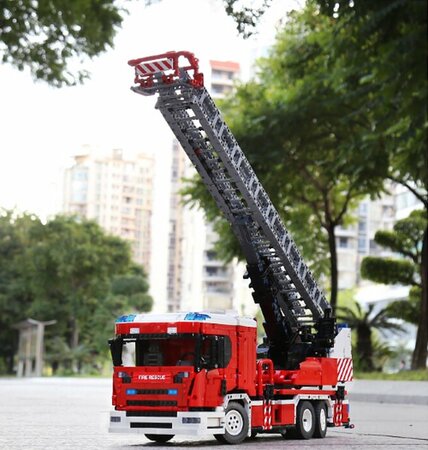 Mould King 17022 Fire Truck